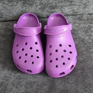 CROCS Women's Classic Clog - Bright Purple Size 7